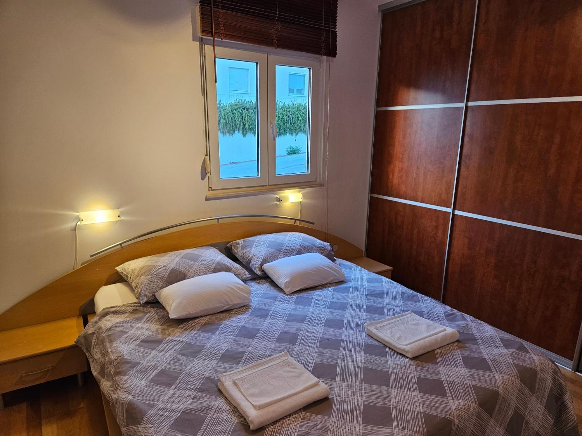 Apartmani Dodo โตรกีร์ ภายนอก รูปภาพ